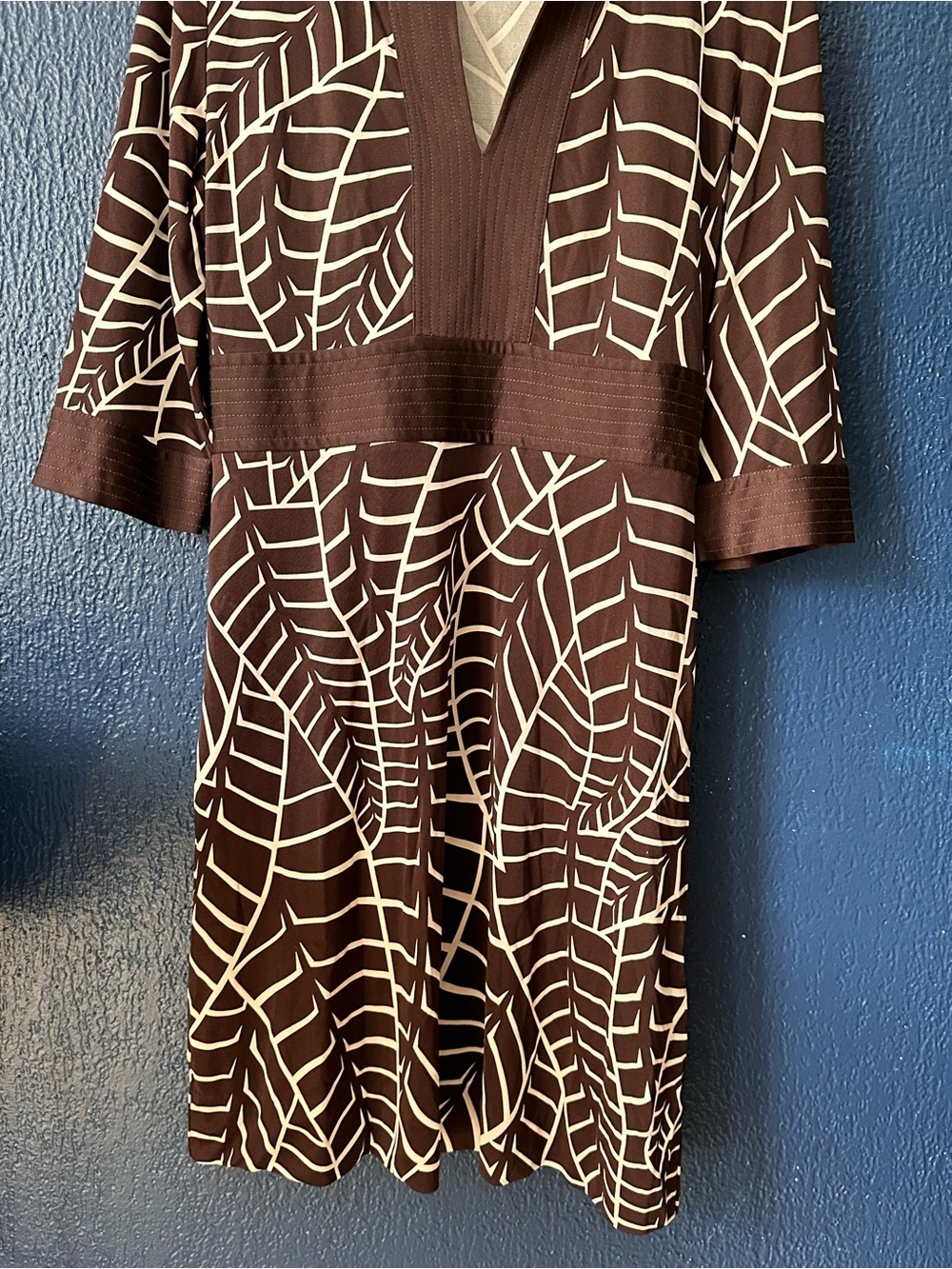 Tory Burch 100% Silk Dress/ Flawed V Neck three-quarter length sleeves M - Picture 3 of 9